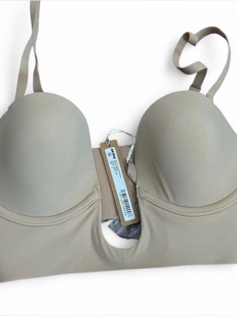 SKIMS Smooth Molded deep plunge convertible Bra - Light Beige